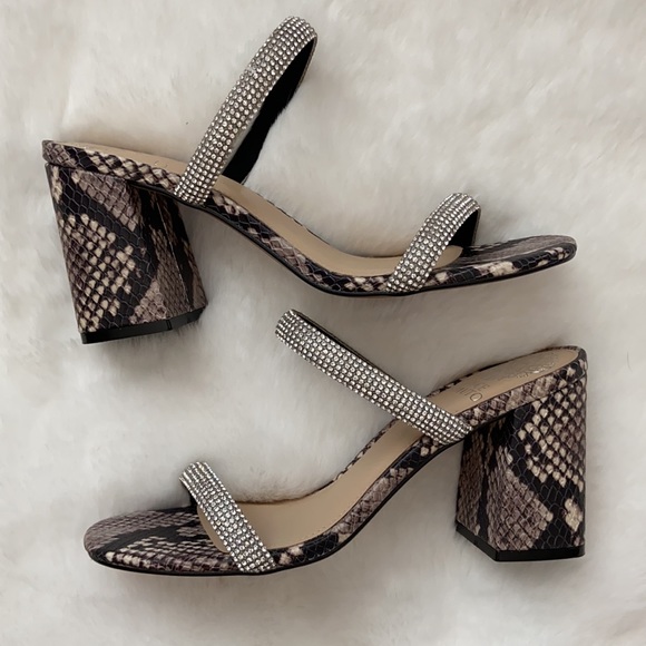 New Vince Camuto Magaly Block Heel Sandals - Picture 4 of 10